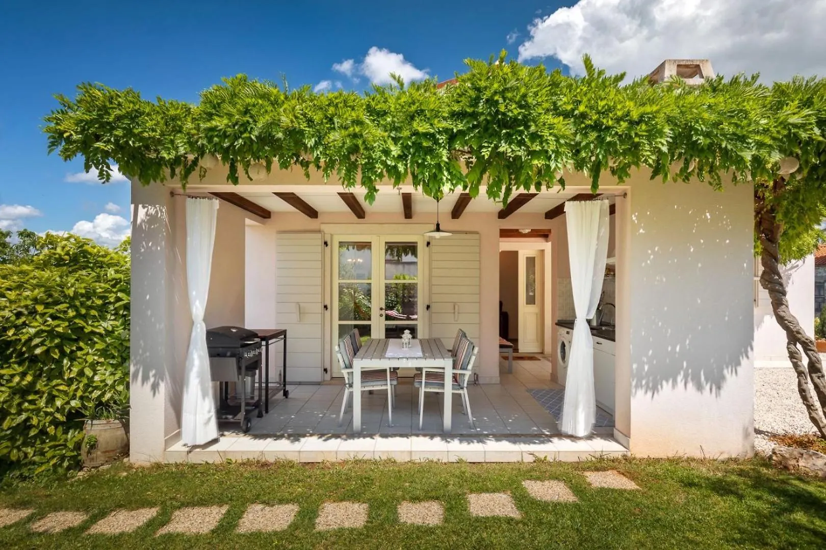 Beautiful Villa Gf25 With Pool In Višnjan Croácia